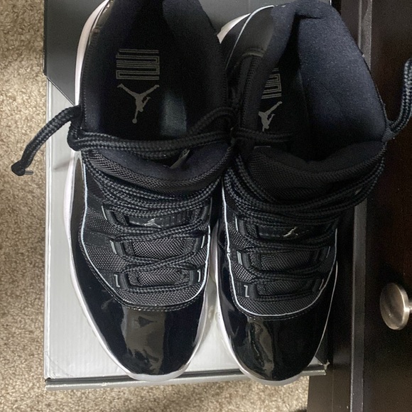 Jordan 11 jubilee, Jordan 4 thunder, Jordan 5 light ore wood brown. - Picture 4 of 8